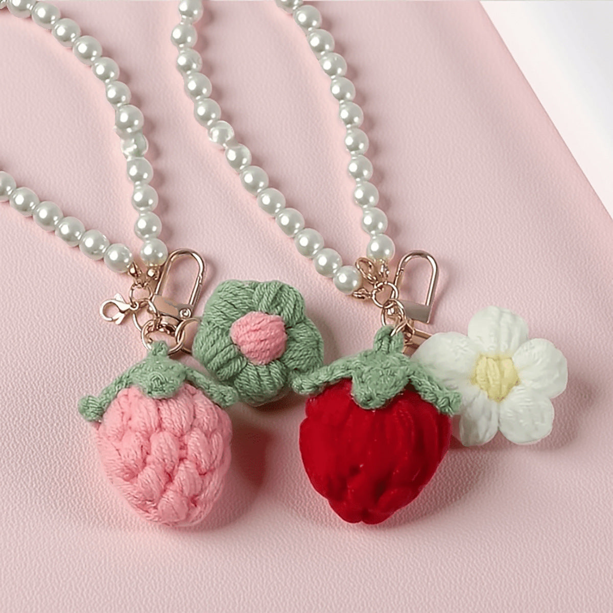 Crochet strawberry keyring suitable as bag charm