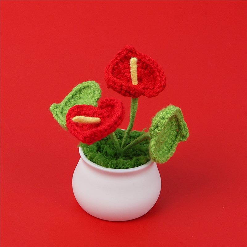 Crochet calla lily pot plant close-up showing bloom detail