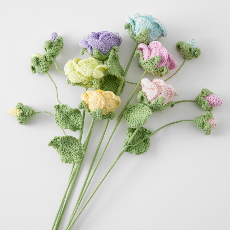 Handmade crochet rosa premium rose stem on plain background