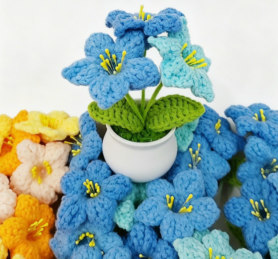 Crochet Denmark bell plant pot side view